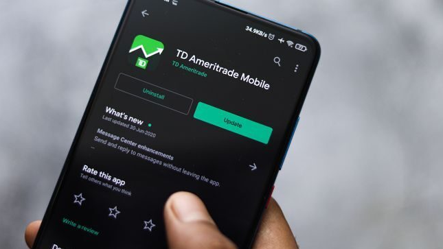 TD Ameritrade app offers an array of features, including a customizable dashboard that allows users to access real-time data, market insights, and technical analysis tools.