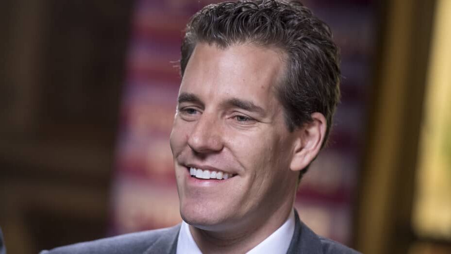 Gemini CEO Cameron Winklevoss criticizes the SEC for denying Bitcoin ETFs, forcing US investors into "toxic" products. Find out the implications of this regulatory stance on the crypto industry.