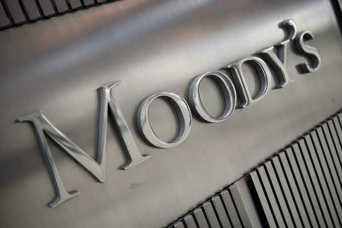 Rating agency Moody's downgraded the credit ratings of 10 US small and medium-sized banks at once.