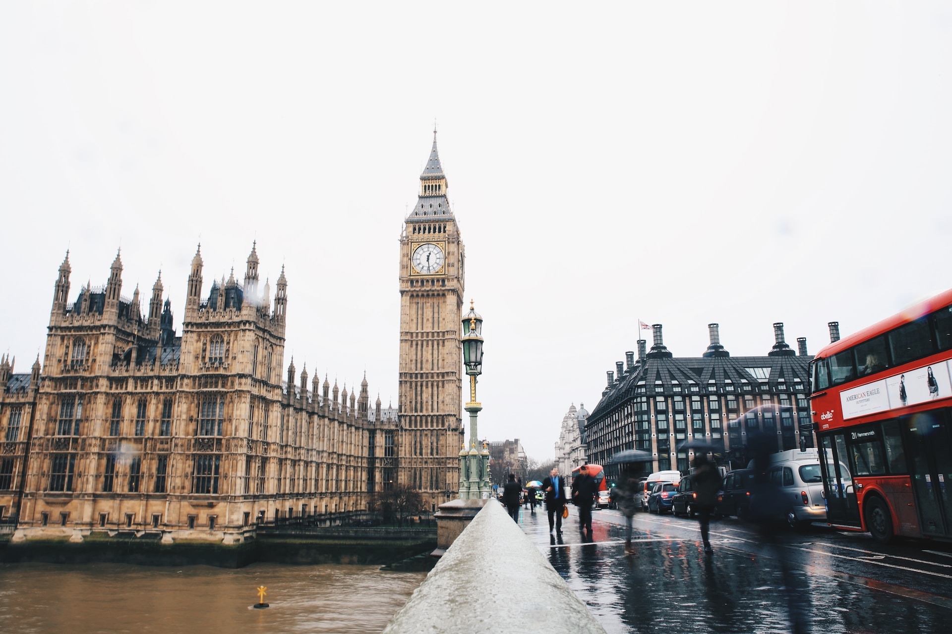 Crypto Exchanges Binance and OKX Comply with UK Rules for Fair Promotions