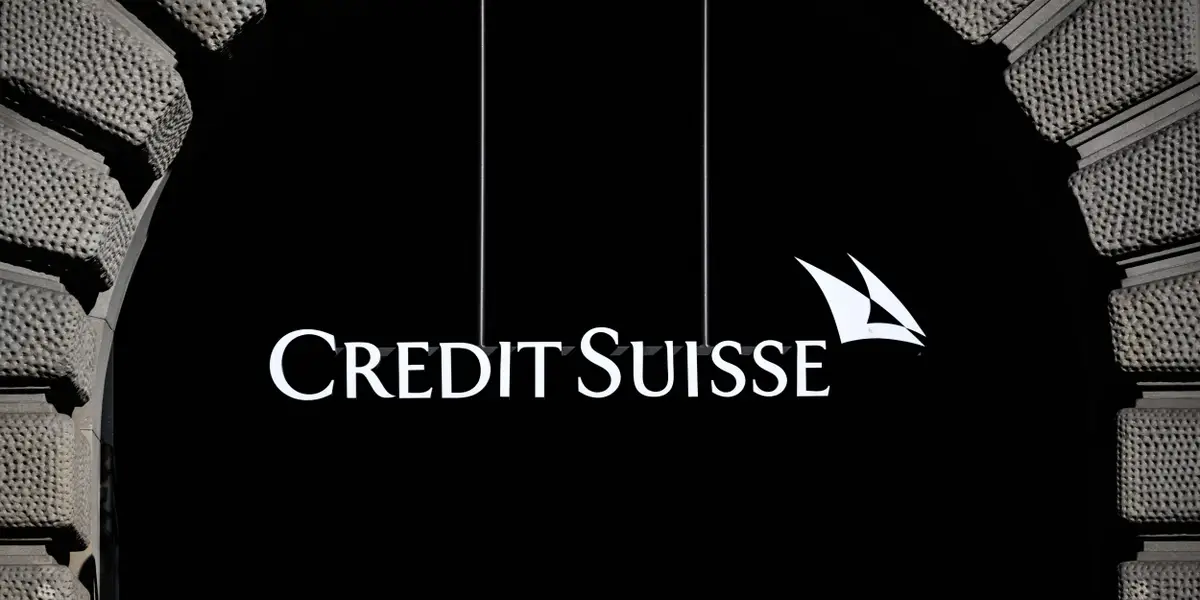 UBS states aim to complete U.S. and Swiss legal entity mergers of Credit Suisse by mid-2024, enabling tech decommissioning and first customer migrations.